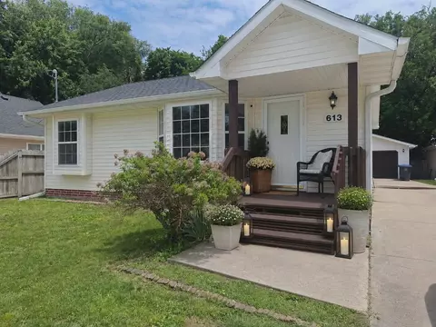 613 SW 61st St, Des Moines, IA 50312