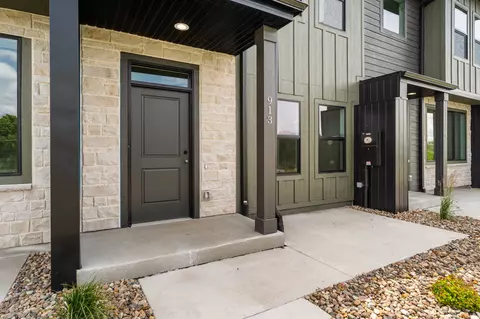913 Percheron Ln, Norwalk, IA 50211