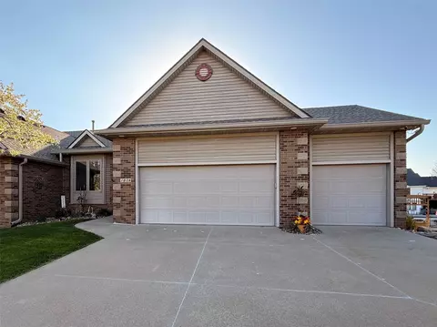 1016 NW Waterfront Dr, Ankeny, IA 50023