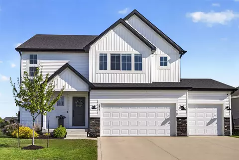 2927 Birchwood Dr, Norwalk, IA 50211