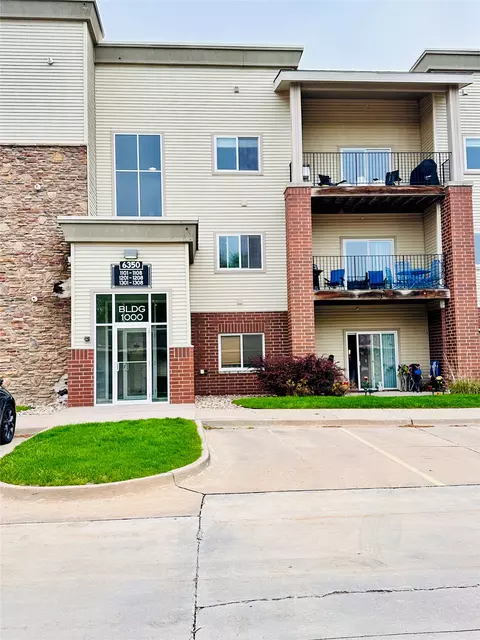 6350 Coachlight Dr #1304, West Des Moines, IA 50266