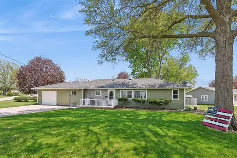 2807 S 2nd Ave E, Newton, IA 50208
