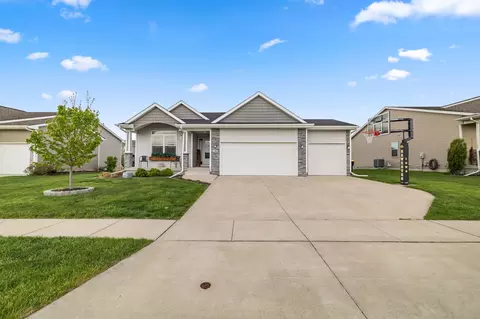 1304 S 10th St, Adel, IA 50003