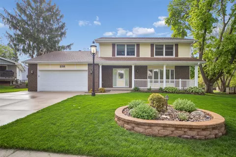 209 36th St, West Des Moines, IA 50265