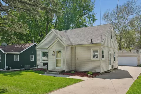 3700 37th St, Des Moines, IA 50310