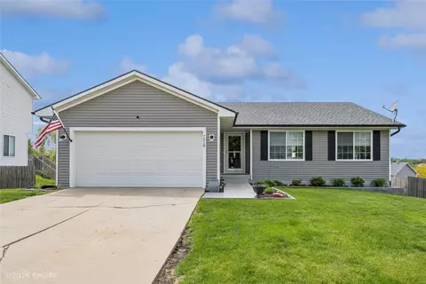 7018 Three Lakes Pkwy, Des Moines, IA 50320