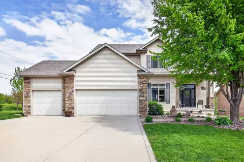 4533 NW 167th St, Clive, IA 50325