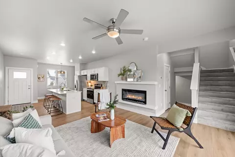15215 Deerview Dr, Urbandale, IA 50323