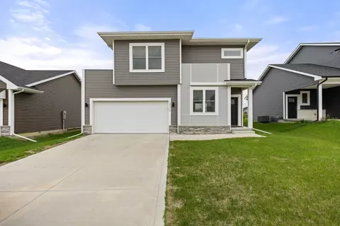 15215 Deerview Dr, Urbandale, IA 50323