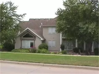 612 Bos Landen Dr UNIT 5A, Pella, IA 50219