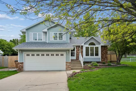 5630 Westridge Ct, West Des Moines, IA 50266
