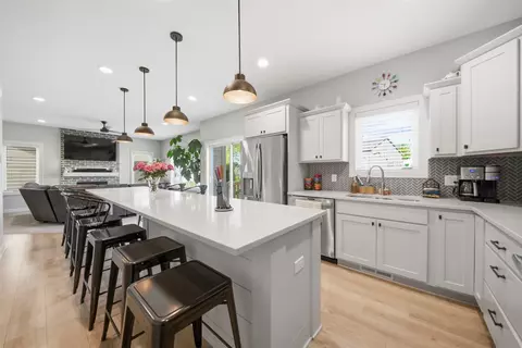 5421 150th St, Urbandale, IA 50323