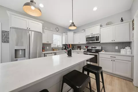 5421 150th St, Urbandale, IA 50323