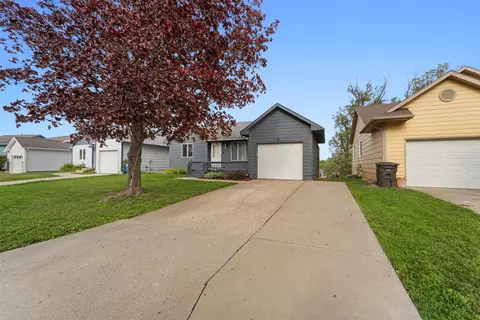 2439 SE 18th Ct, Des Moines, IA 50320