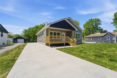 814 E 25th Ct, Des Moines, IA 50317