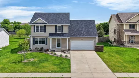 5817 NW 103rd St, Johnston, IA 50131