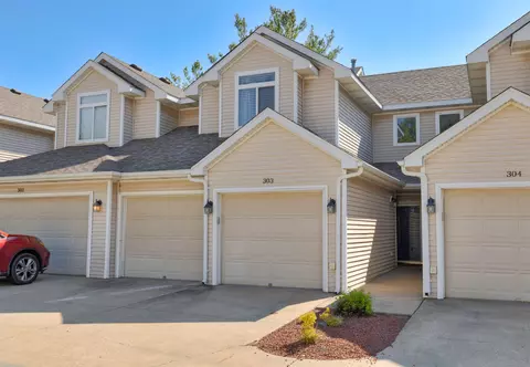 6800 Ashworth Rd #303, West Des Moines, IA 50266