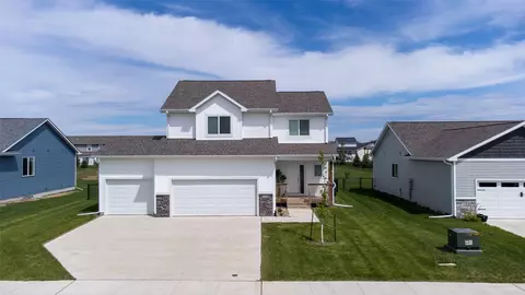1025 Gray Ave, Waukee, IA 50263