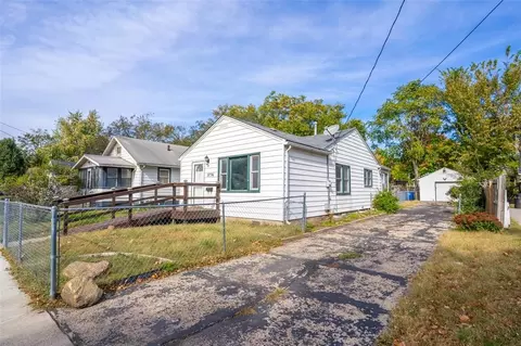 2736 Des Moines St, Des Moines, IA 50317