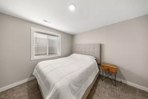 Bedroom - 2822 NW 44th St, Ankeny, IA 50023 photo 4 of 4