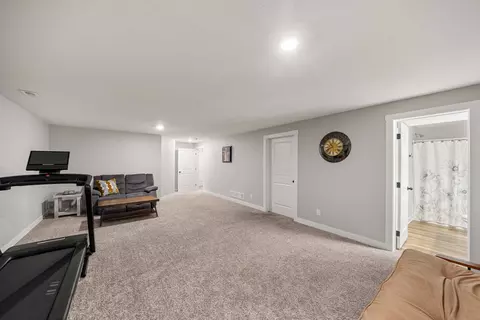 Entry Way - 2822 NW 44th St, Ankeny, IA 50023 photo 4 of 4