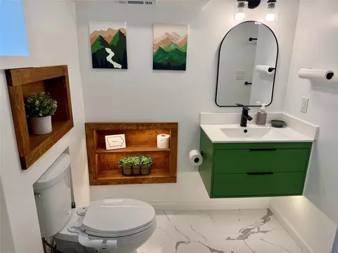 Bath - 2901 Arbor St, Ames, IA 50014 photo 2 of 3