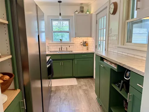 Kitchen - 2901 Arbor St, Ames, IA 50014 photo 2 of 3