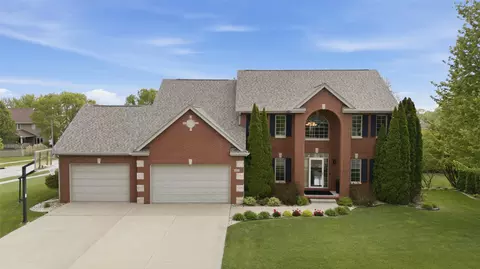 6625 Peckham St, Johnston, IA 50131
