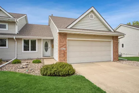 2848 NW North Creek Cir, Ankeny, IA 50023