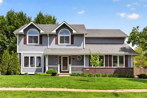 6101 Sharon Cir, Urbandale, IA 50322