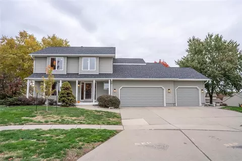 1110 Sandalwood Ct SW, Altoona, IA 50009