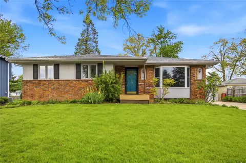 826 SE Uehlamar Dr, Ankeny, IA 50021