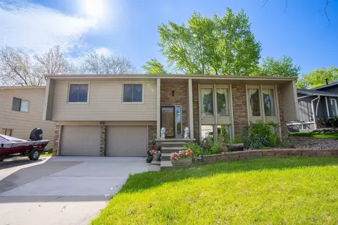 4301 98th St, Urbandale, IA 50322