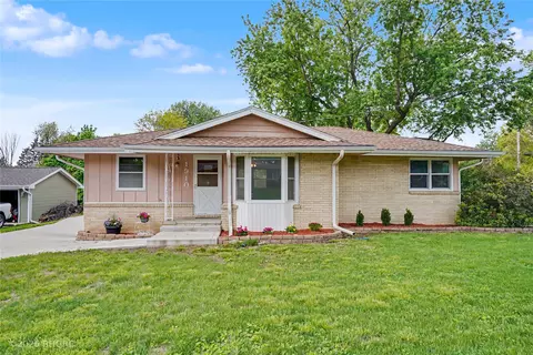1910 NW 81st St, Clive, IA 50325