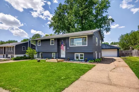 1305 Meadow Dr, Norwalk, IA 50211