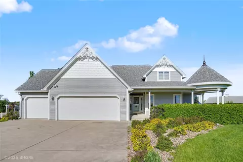 8463 Illinois St, Indianola, IA 50125