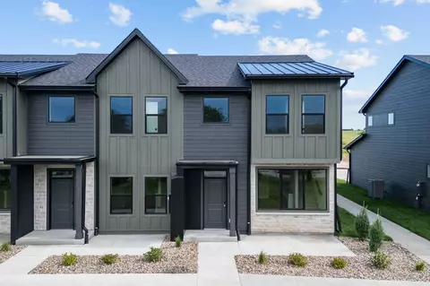 919 Percheron Ln, Norwalk, IA 50211