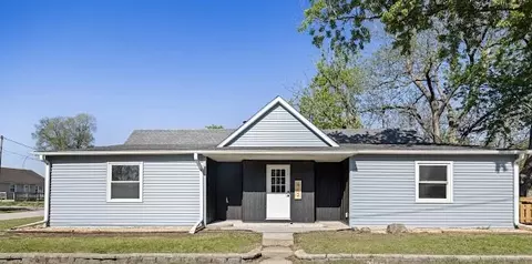 412 SEwing St, Grimes, IA 50111