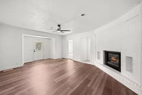 412 SEwing St, Grimes, IA 50111