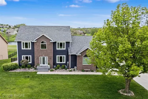 5085 Copper Creek Dr, Pleasant Hill, IA 50327