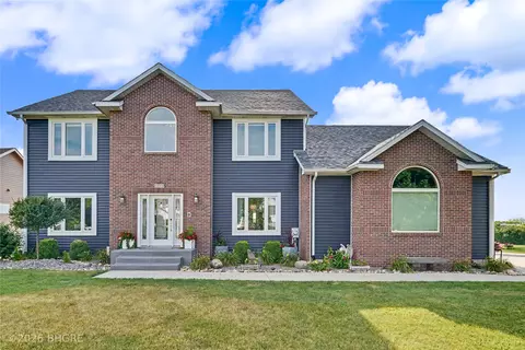 5085 Copper Creek Dr, Pleasant Hill, IA 50327