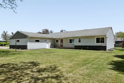1940 West St, Grinnell, IA 50112