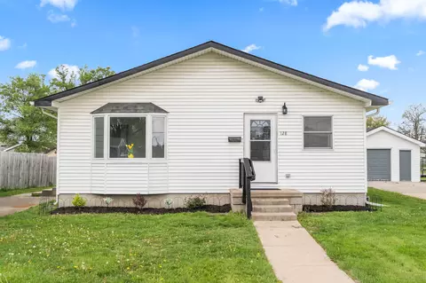 128 8th St, West Des Moines, IA 50265
