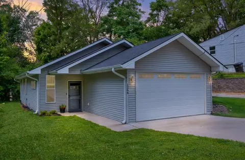 1266 E 36th Ct, Des Moines, IA 50317
