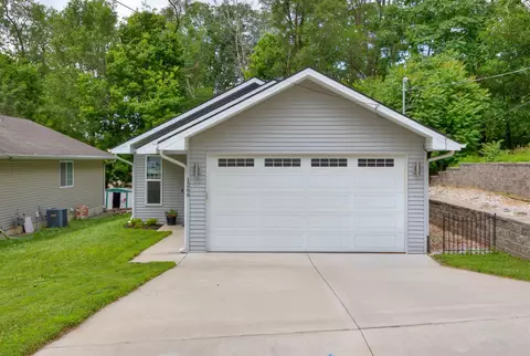1266 E 36th Ct, Des Moines, IA 50317