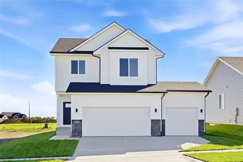 2310 Chan Dr, Adel, IA 50003