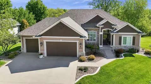 2408 W 10th Ave, Indianola, IA 50125