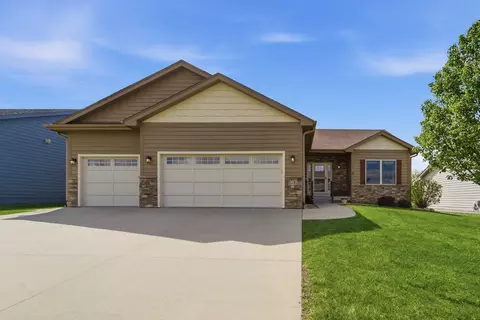 1402 S 7th St, Adel, IA 50003