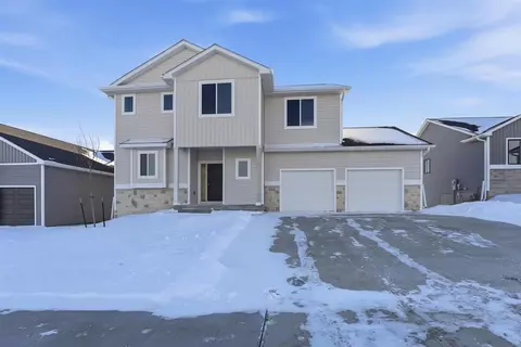 875 11th St, Waukee, IA 50263