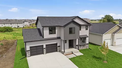875 11th St, Waukee, IA 50263